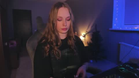 Snapshot of shorty_di chatting on December 15, 2024, 9:20 pm Diana online show from December 15, 2024, 9:20 pm