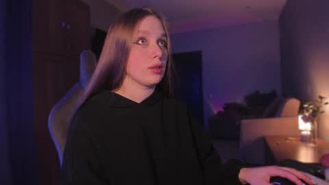 Snapshot of shorty_di chatting on December 22, 2024, 12:17 am Diana online show from December 22, 2024, 12:17 am