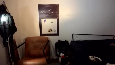 shreddylong online show from May 2, 2026, 2:27 am