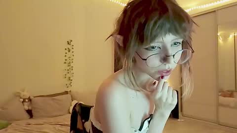 Snapshot of shushencii chatting on September 10, 2025, 11:05 pm Aria online show from September 10, 2025, 11:05 pm