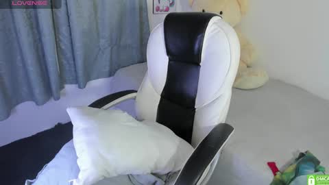 Nahomy online show from March 8, 2025, 6:10 am