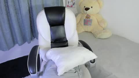 Nahomy online show from March 11, 2025, 4:54 am