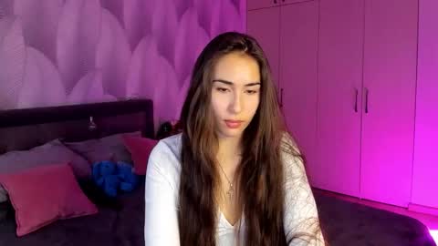 Snapshot of shy_bambiii chatting on October 21, 2025, 1:39 am Mika online show from October 21, 2025, 1:39 am