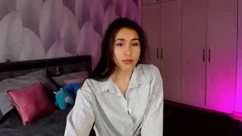 Snapshot of shy_bambiii chatting on October 26, 2025, 2:39 am Mika online show from October 26, 2025, 2:39 am