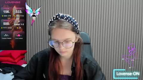 shy_elina01 online show from October 5, 2025, 10:24 am