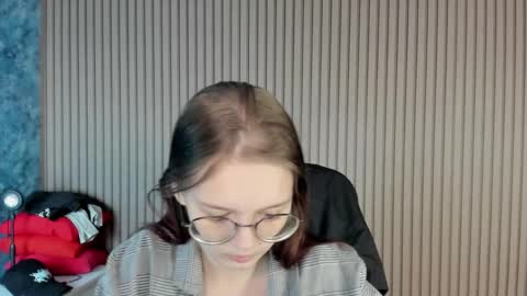 shy_elina01 online show from October 6, 2025, 10:23 am