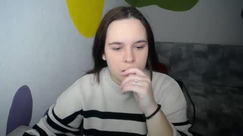 Snapshot of shy_lil chatting on December 5, 2025, 1:31 pm shy_lil online show from December 5, 2025, 1:31 pm