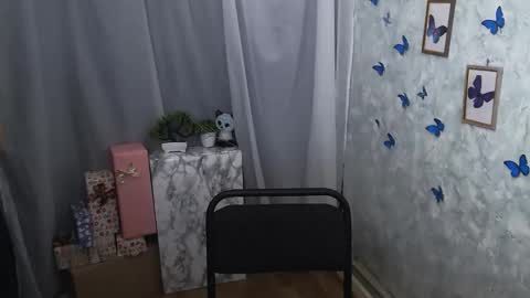 shy_sabrina_ online show from January 16, 2025, 10:21 am