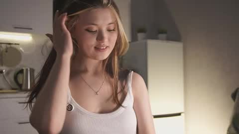 Akemi online show from March 28, 2026, 1:54 pm