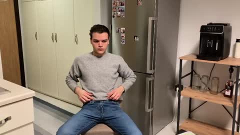 Cut Twunk Boy online show from April 23, 2026, 9:39 pm