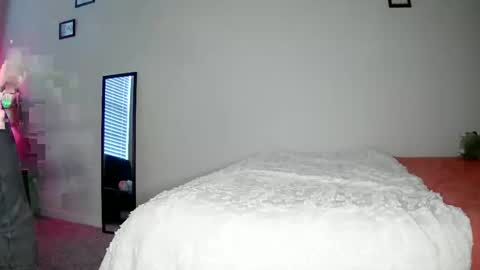 shypetitebaby online show from April 27, 2026, 4:27 pm