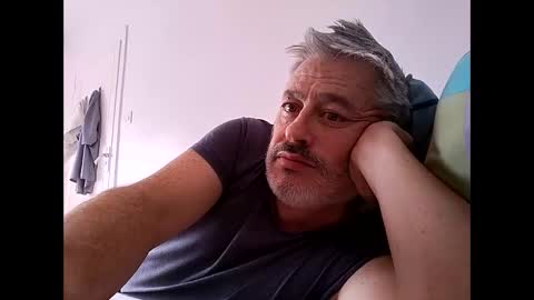 Snapshot of sibemolx chatting on October 15, 2025, 1:44 pm sibemolx online show from October 15, 2025, 1:44 pm