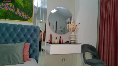 Sienna online show from January 14, 2026, 5:13 am