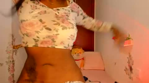 Snapshot of sierra_violet chatting on July 8, 2026, 6:56 pm sierra_violet online show from July 8, 2026, 6:56 pm