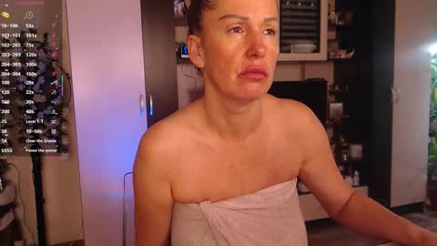 silenaa_sloussen online show from September 16, 2025, 4:46 am