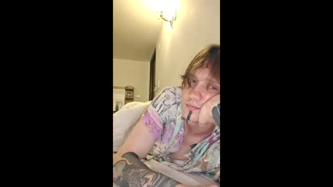 Snapshot of silent_stitch chatting on May 12, 2026, 5:04 am silent_stitch online show from May 12, 2026, 5:04 am