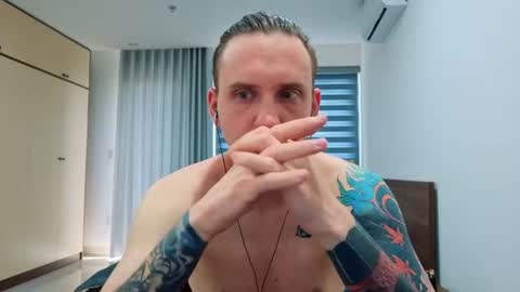 silent_stitch online show from June 27, 2026, 1:21 am