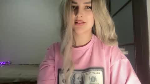 silkybabe19 online show from December 19, 2025, 9:44 pm