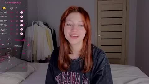 silly___woman online show from May 14, 2026, 8:15 pm