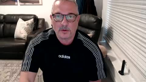 Snapshot of silveroli187 chatting on September 18, 2025, 7:05 pm silveroli187 online show from September 18, 2025, 7:05 pm