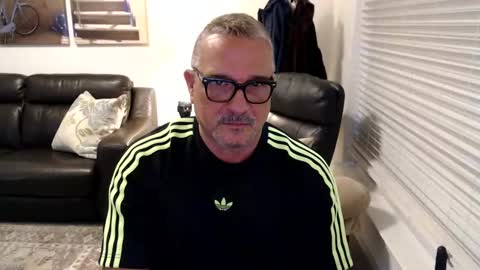 Snapshot of silveroli187 chatting on September 20, 2025, 2:40 pm silveroli187 online show from September 20, 2025, 2:40 pm