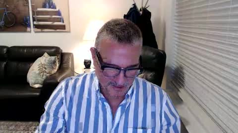 Snapshot of silveroli187 chatting on September 26, 2025, 2:32 pm silveroli187 online show from September 26, 2025, 2:32 pm