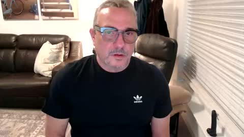 Snapshot of silveroli187 chatting on October 4, 2025, 2:59 pm silveroli187 online show from October 4, 2025, 2:59 pm