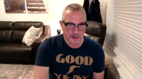 Snapshot of silveroli187 chatting on October 31, 2025, 2:18 pm silveroli187 online show from October 31, 2025, 2:18 pm