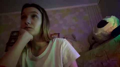 Snapshot of silverxkitty chatting on September 13, 2025, 6:08 pm SilverxKitty online show from September 13, 2025, 6:08 pm