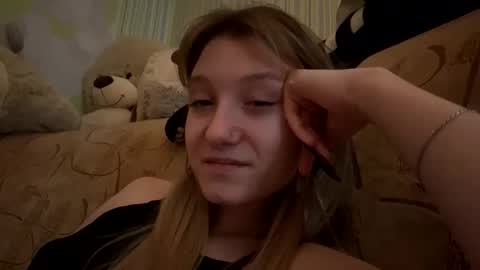 Snapshot of silverxkitty chatting on October 21, 2025, 5:13 pm SilverxKitty online show from October 21, 2025, 5:13 pm