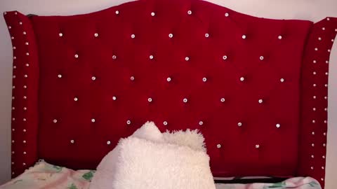 silvia_ls online show from February 19, 2025, 9:58 pm