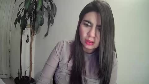 Snapshot of silviecollins chatting on December 11, 2024, 11:43 pm Silvie online show from December 11, 2024, 11:43 pm