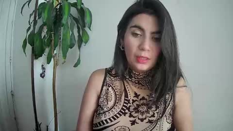 Snapshot of silviecollins chatting on December 14, 2024, 2:21 pm Silvie online show from December 14, 2024, 2:21 pm