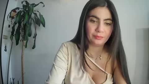 Snapshot of silviecollins chatting on March 10, 2025, 10:02 pm Silvie online show from March 10, 2025, 10:02 pm