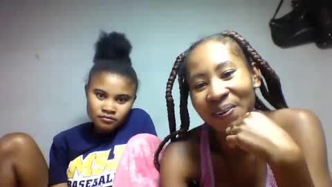 simirna98 online show from June 3, 2026, 9:09 pm