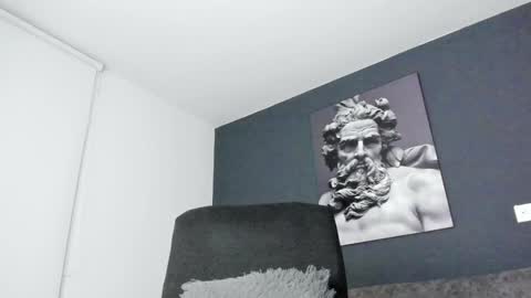 simon_leon01 online show from January 27, 2025, 11:22 pm