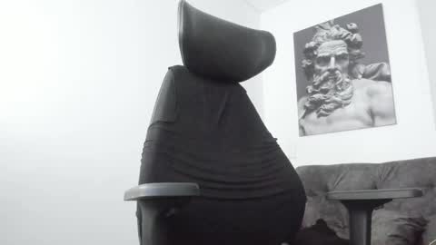 simon_leon01 online show from January 17, 2026, 11:30 pm