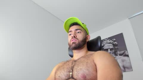 simon_leon01 online show from March 10, 2026, 10:48 pm