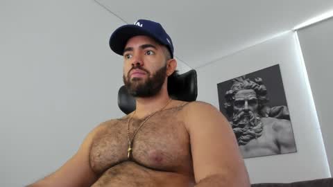 Snapshot of simon_leon01 chatting on May 18, 2026, 2:56 pm simon_leon01 online show from May 18, 2026, 2:56 pm