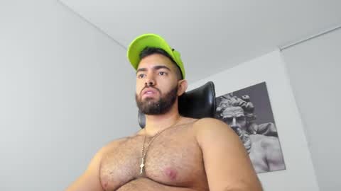 simon_leon01 online show from June 15, 2026, 11:18 pm