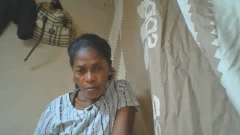 simonettee online show from November 2, 2025, 6:54 pm