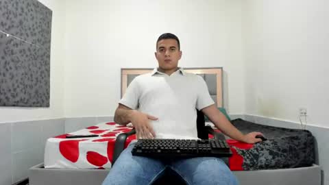Snapshot of simonkeler chatting on June 21, 2026, 4:59 am SIMON KELER online show from June 21, 2026, 4:59 am