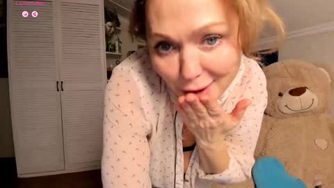 Simona online show from November 2, 2025, 10:28 am