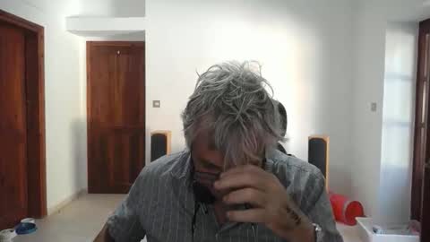 Snapshot of simonthenudist chatting on November 23, 2025, 7:52 am Simon online show from November 23, 2025, 7:52 am