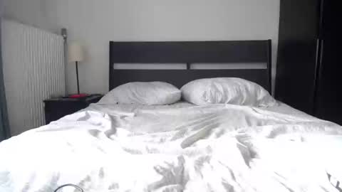 Sofi wed. - sat. 11am - 11 pm and Santi with Sofi sun.. - tue. 11 am - 5 pm  europe online show from December 28, 2024, 11:52 am