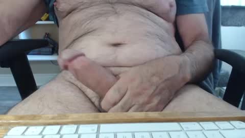 Snapshot of singlemaleca chatting on October 4, 2025, 9:35 pm SingleMaleCA online show from October 4, 2025, 9:35 pm