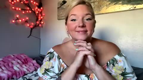 singlesexymom online show from September 25, 2025, 3:49 pm