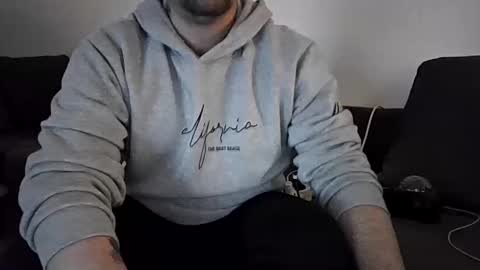 Snapshot of sinned09 chatting on April 3, 2026, 11:58 pm sinned09 online show from April 3, 2026, 11:58 pm