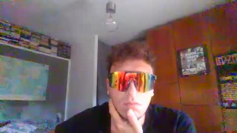 Snapshot of sinvi1915 chatting on October 10, 2025, 2:49 pm sinvi1915 online show from October 10, 2025, 2:49 pm