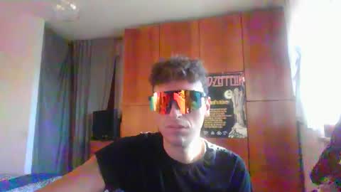 Snapshot of sinvi1915 chatting on October 13, 2025, 3:56 pm sinvi1915 online show from October 13, 2025, 3:56 pm